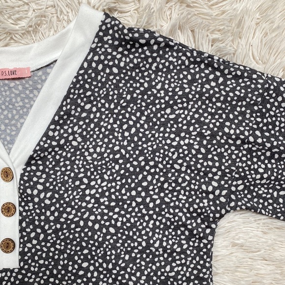 P.S. Love V-Neck LS Dotted Top ๐ White & Gray - Picture 7 of 13